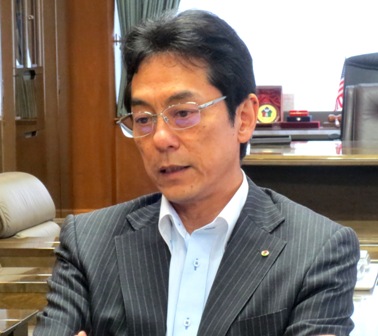 「全国の宅建協会の力を借りながら利用者を増やし、利用者の声を商品・サービスに反映させ、さらに利用者を増やしていくという好循環が生まれるよう、育てていきたい」などと抱負を語る和氣理事長