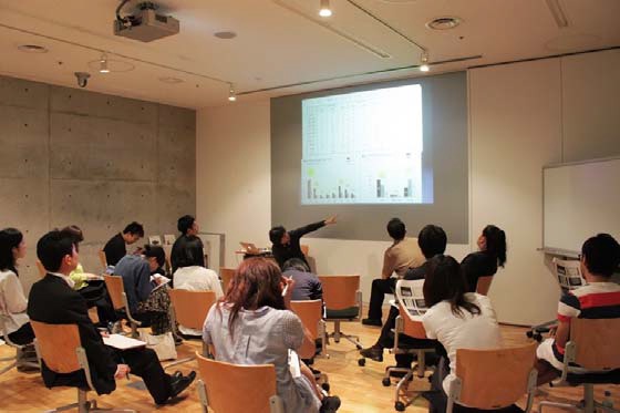 東京大学大学院情報学環・福武ホールで開催された第1回「ミライバ」の開催風景