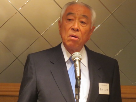 「被保険者数が10万人を超え、業務効率化など経費節減に努めた結果、黒字を保つことができた」と語る荒井喜八郎理事長。
