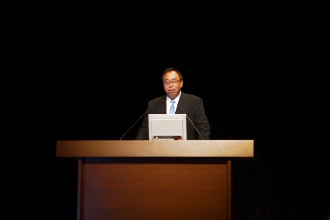 「国土強靭化施策とは、本当の意味での国づくり、産業づくり、人づくりのための戦略的な公共投資のことである」と述べる同シンポジウム実行委員長で東京工業大学ソリューション研究機構 特任教授の金谷年展氏