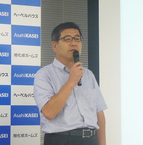 「ターゲットは団塊の世代。『おとな3人』への提案に焦点を絞り開発した」などと語る同社代表取締社長の森田敏晴氏