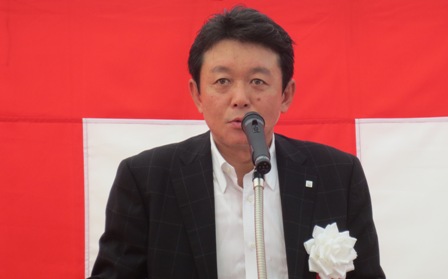 「再生エネルギー固定買取制度開始を受け取り組んでいるメガソーラー事業は、第2第3の開発も控えている。今後も、地域・社会への貢献を目指し邁進していきたい」と式典で抱負を述べる、タカラレーベン代表取締役副社長の島田和一氏