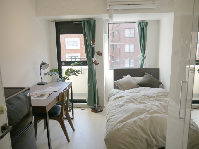 居室はすべて10平方メートル。写真は家具備え付けのマンスリー住戸