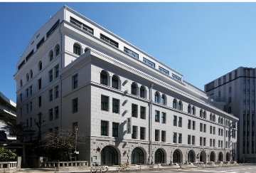 ゴールド認証を取得した「日証館」外観