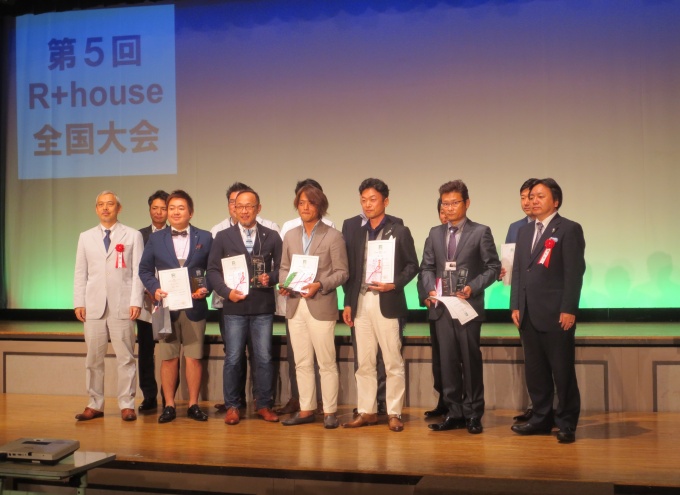 表彰式の様子。全国大会には約120名が参加した