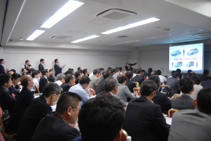 賃貸管理研究会の講義の様子。立ち見が出るほど盛況だった