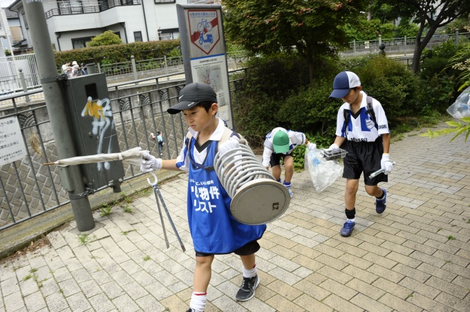 リストが以前行なったスポーツゴミ拾いイベントの様子