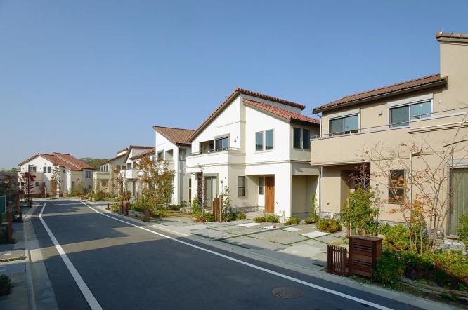 「リーフィア南大沢」。植栽の維持管理や緑地帯の保全もについても協定で定めている