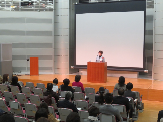 会場のようす。北澤氏は、「女性ならではの細やかさを仕事に活かして」と指南