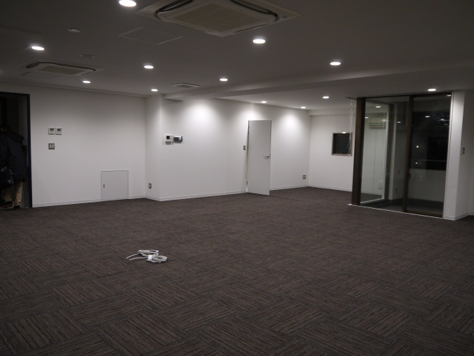 7階のフロア。内装材や照明の変更などごくシンプルに仕上げた