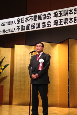 「今年も、会員向け支援・消費者向け等、多様な事業活動を通じて不動産業界の発展のため、活動していきたい」などと語る菊田本部長