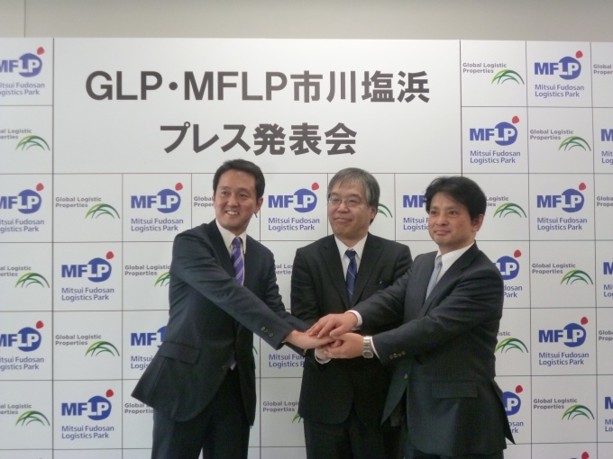 左からGLP代表取締役社長の帖佐義之氏、三井不動産常務執行役員商業施設本部長の石神裕之氏、同社執行役員商業施設本部ロジスティクス事業部長の三木孝行氏
