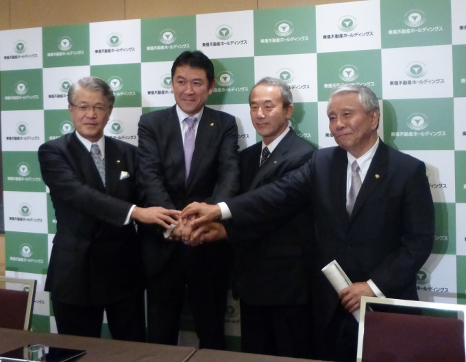 左より、金指社長、三枝次期社長、岡本次期社長、中村社長。世代交代を図り、グループ力生かしながらさらなる成長を目指す