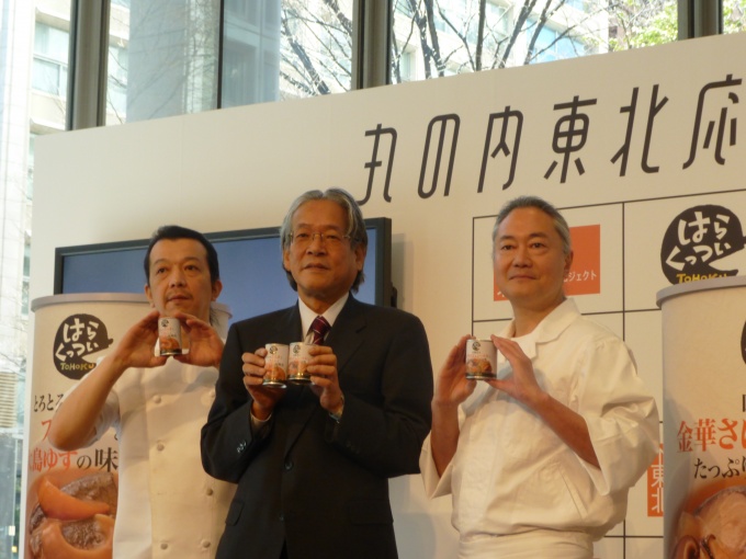 新メニューの2種類の缶詰を紹介する同社取締役社長の杉山氏(中央)と商品開発に携わった気仙沼のシェフ橘 祐二氏(左)、丸の内シェフズクラブのシェフ笹岡隆次氏(右)