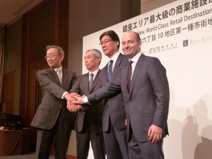 左から住友商事(株)代表取締役社長 中村邦晴氏、森ビル(株)代表取締役社長 辻 慎吾氏、J.フロント リテイリング(株)代表取締役社長 山本良一氏、L Real Estate Chairman Patrick Houel氏