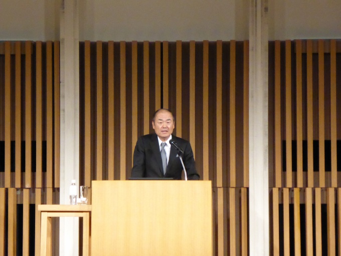 「理念の制定、人材の育成などをポイントに永続する企業形成のサポートに力を入れていく」と抱負を語る河野社長