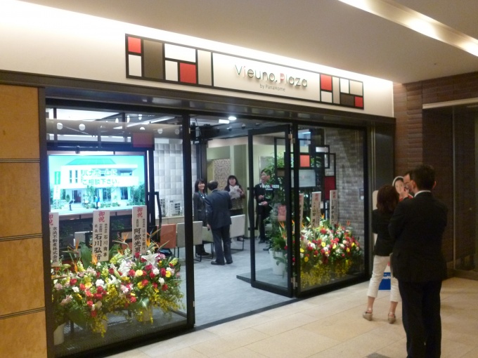 JR「川崎」駅前のビル1階に出店した「ビューノプラザ川崎」