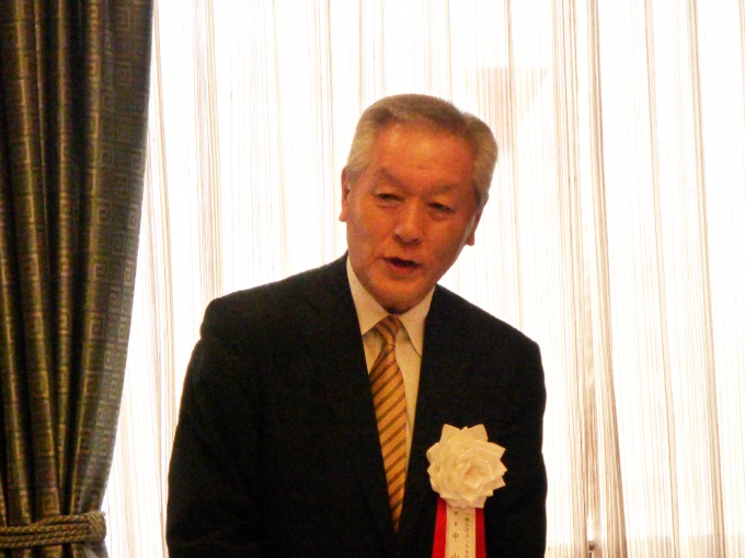 総会の冒頭、「多岐にわたる住生活の変化に対応し、当協会がリフォーム産業の健全な発展への原動力となっていきたい」と抱負を述べた中山会長