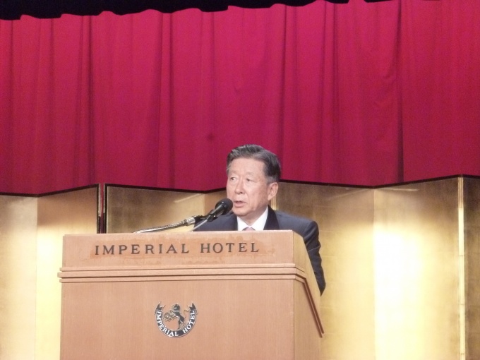 「資産取得が2.2兆円となり、目標の時価総額10兆円の実現が近づいてきた。今年度もさまざまな取り組みを協会として進めていく」と述べる同協会会長の岩沙弘道氏