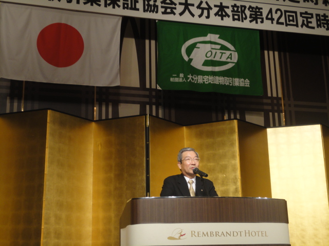 「当協会が業界発展に寄与していくためにも、さらなるご支援をお願いしたい」と挨拶する土屋祐二会長