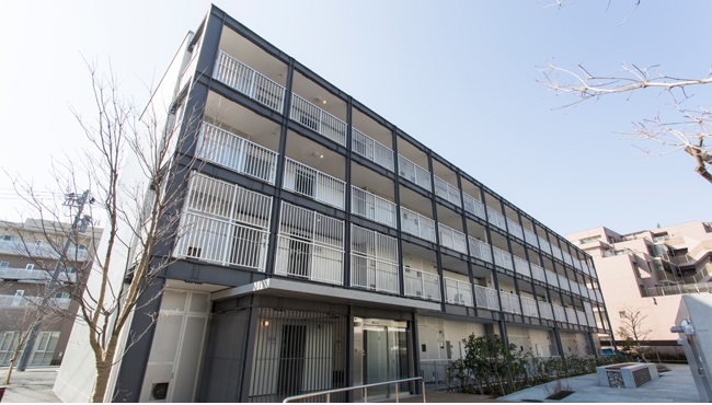 コーシャハイム千歳烏山11号棟外観。築60年超の住戸を生まれ変わらせた