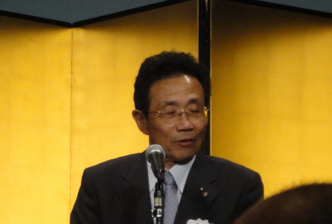 「業界発展のために尽くしていく」と話す小寺新会長