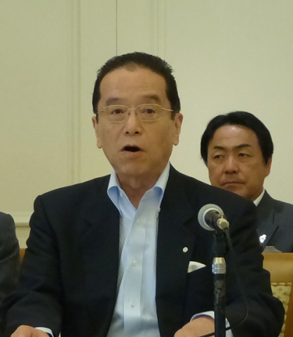 「軽減税率の適用など、反動をなるべく抑制する方向で陳情していきたい」などと述べる会長の和田氏