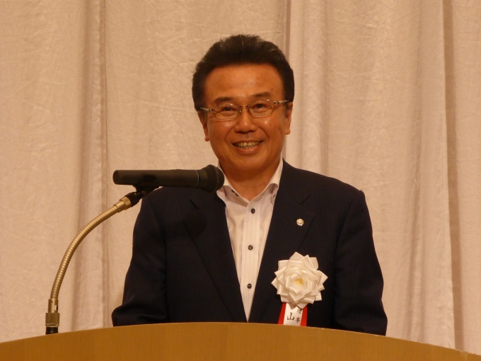 「居住者が安全・安心で充実したマンション生活を長く送れるよう、建物や設備の安全確保、防災・減災力の向上、管理組合のコミュニティ形成などの課題に応えていく」と、今年度の抱負を語る山根理事長