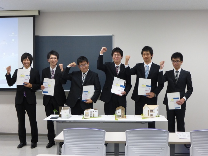 今回プレゼンテーションを行なった学生6名