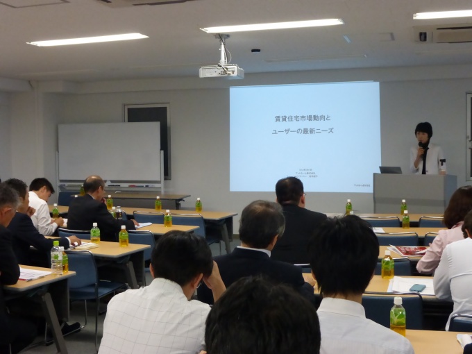 定例会での講演の様子