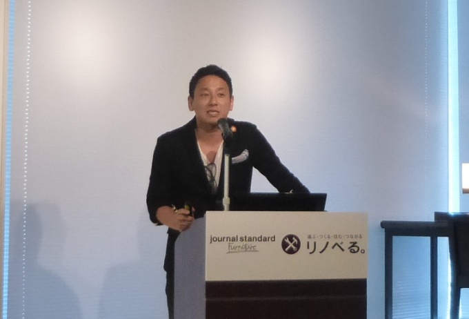 「家具を含むリノベーションパッケージを提供することで顧客も予算内で理想の空間を取得できる」と話す山下社長