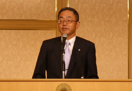 総会の冒頭、「賃貸住宅管理業者登録制度の法制化と、賃貸不動産経営管理士の国家資格化が第一の目標。三好前会長の意志をしっかりと引き継いでいきたい」などと抱負を述べた末永新会長
