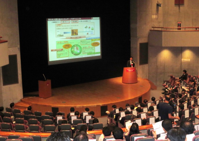 発足式に引き続き、研究ビジョンについての基調講演を行なった