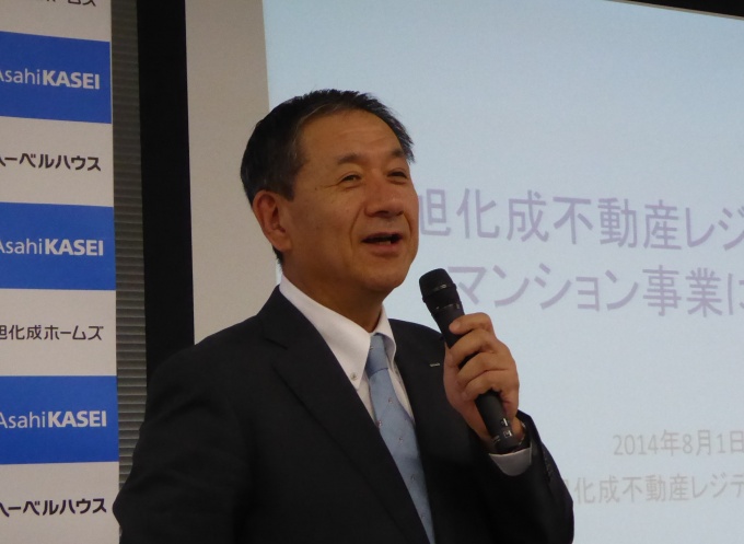 「マンション建て替え事業をこれまで以上に強化し、14年度には累計100物件をめざす」と語る旭化成不動産レジデンス(株)代表取締役社長の渡辺衛男氏