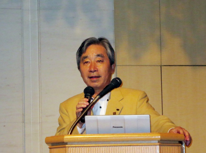 「加盟店は家族のような結びつきを武器に業界を生き抜いていこう」等と話す猪熊社長