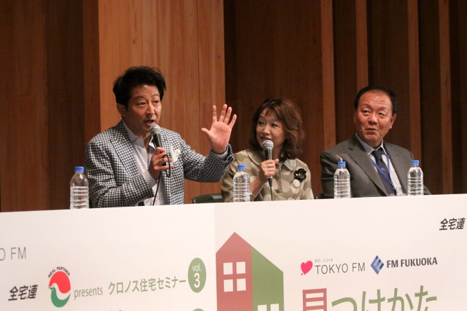 パネルディスカッションで中古住宅市場について議論した(写真左から辰巳氏、井形氏、阪井氏)