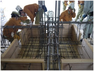 施工実習の様子(ベース型枠の組立)