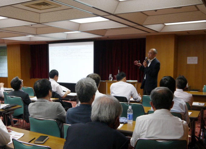 7月に公表された「国土のグランドデザイン2050」について分かりやすく説明する白石氏