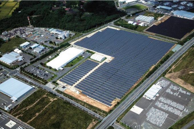 「三井不動産八戸太陽光発電所」全景