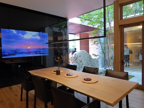 各部屋が中庭とつながっている