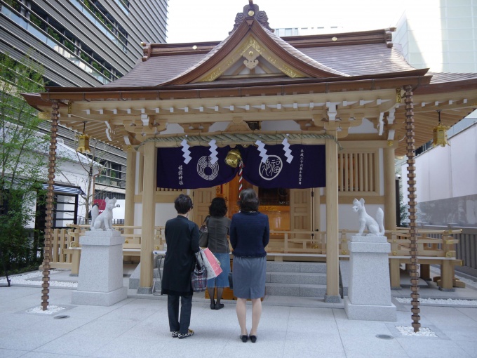 竣工した福徳神社。24日より一般参拝も開始した