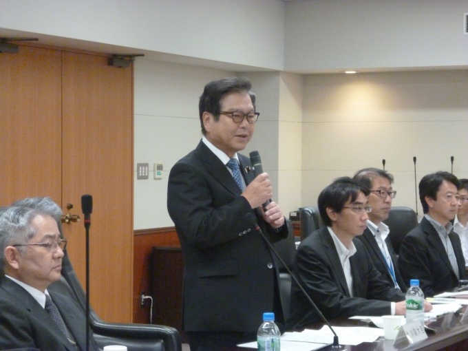「エネルギー消費量の削減は喫緊の課題である」と述べる北川国土交通副大臣