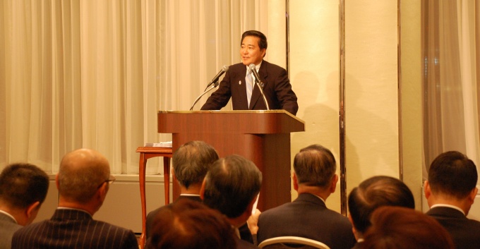 安全保障問題について持論を述べた長島氏
