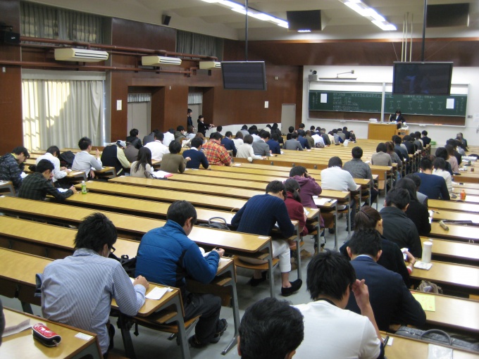 試験は全国11会場で行なわれ、東京会場では1