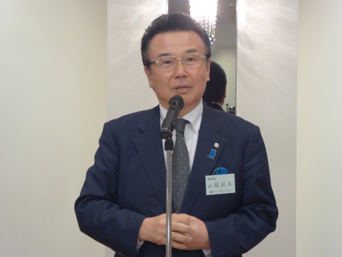 「会員各社が一丸となり、より良い管理を目指すとともに、世間へのプレゼンスを高める取り組みを行なっていく」などと挨拶した山根理事長