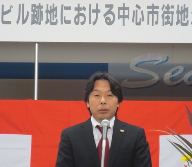 「地域のため、市民のために必ず事業を成功させたい」などと抱負を語る、フージャースコーポレーションの廣岡哲也会長