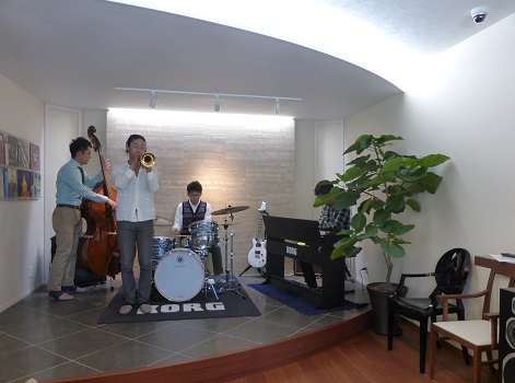 見学会では実際に演奏して防音を体感