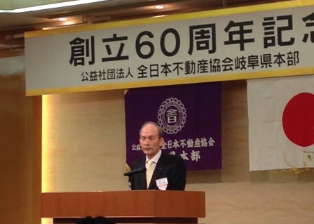 謝辞を述べる浅野副本部長