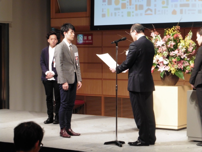 最優秀賞に輝いた2人には賞金300万円が授与された