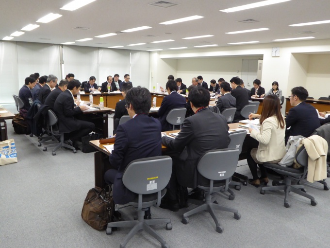 第3回「不動産証券化手法等による公的不動産(PRE)の活用のあり方に関する検討会」の様子